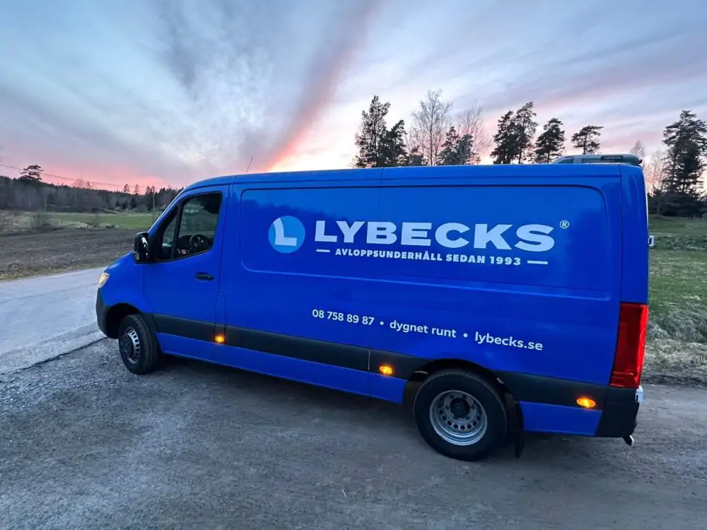 En av våra spolbilar i Stockholm som är ute på uppdrag