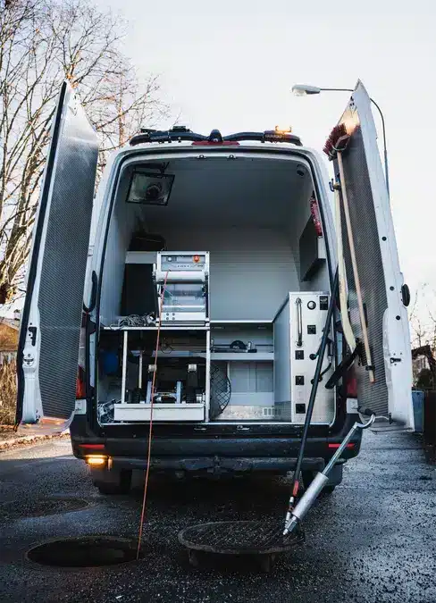 Fastighetsförvaltare - Spolbil vid brunn