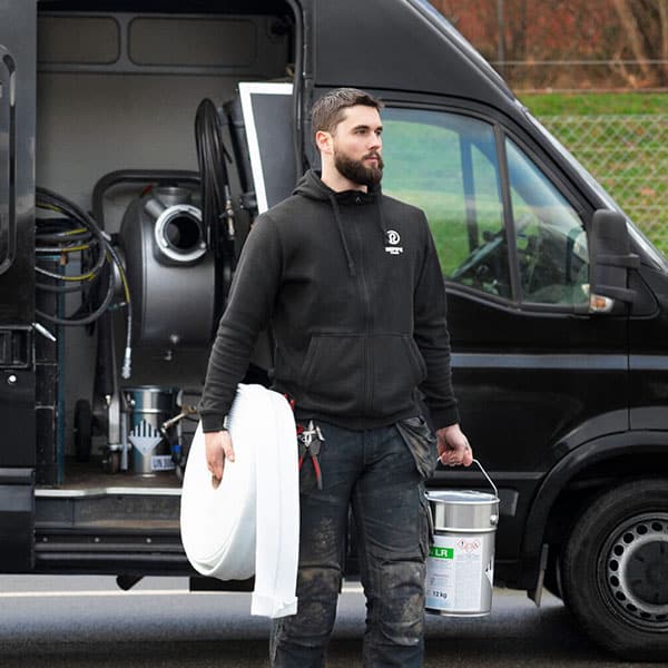 Relining - Reliningstekniker som förbereder Reliningstekniker som förbereder