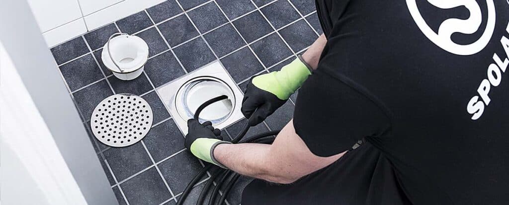 Avloppsspolning hos kund - Spola avloppen med spolbil Avloppsspolning hos kund - Spola avloppen med spolbil